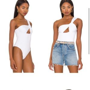 superdown | NWT Jimena One Shoulder Bodysuit in White Size S